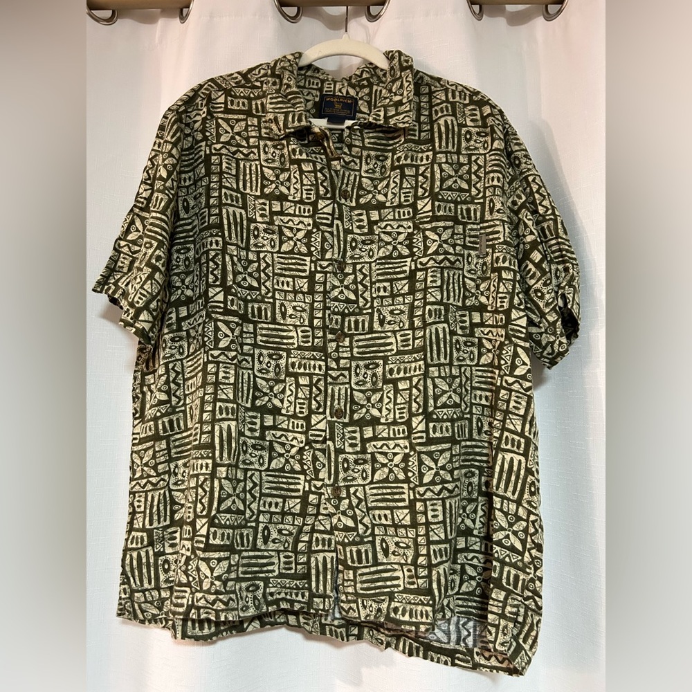 Woolrich men’s button up shirt olive pattern Hawaiian island luxury vacation